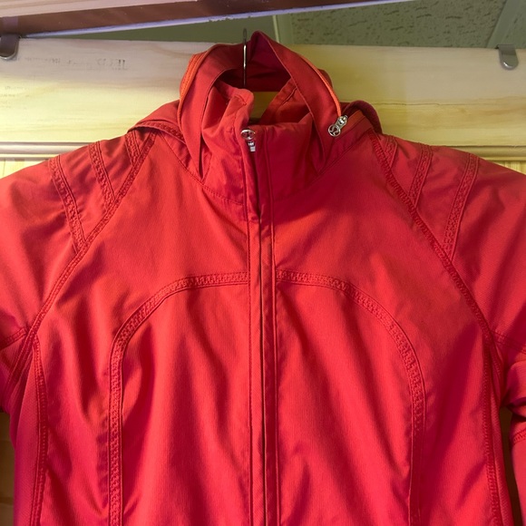 Women's Lululemon Run Make A Break Jacket - Picture 9 of 10